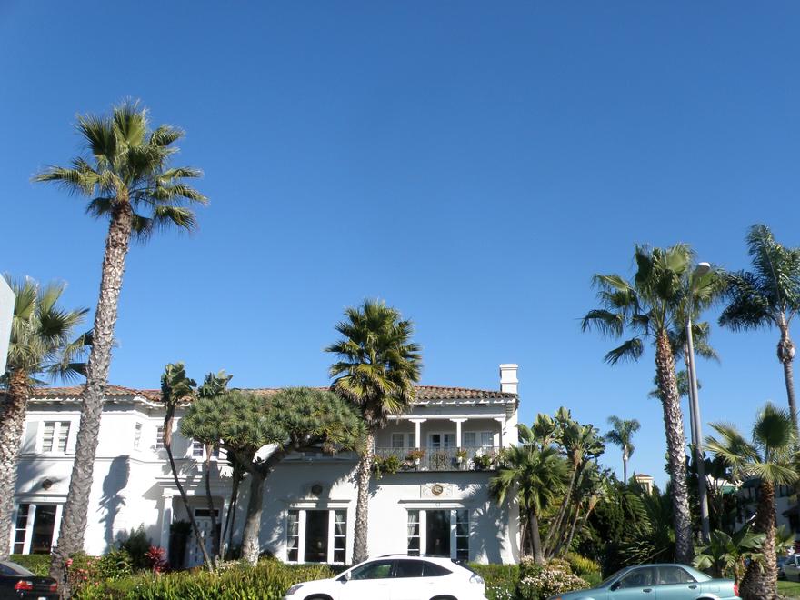 Casa blanca con palmeras en Coronado