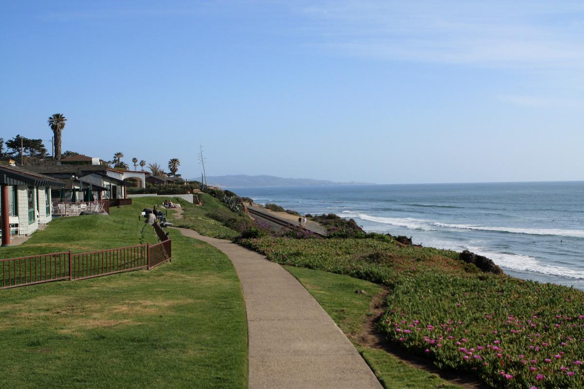 The coast at Del Mar, with a path along the bluff