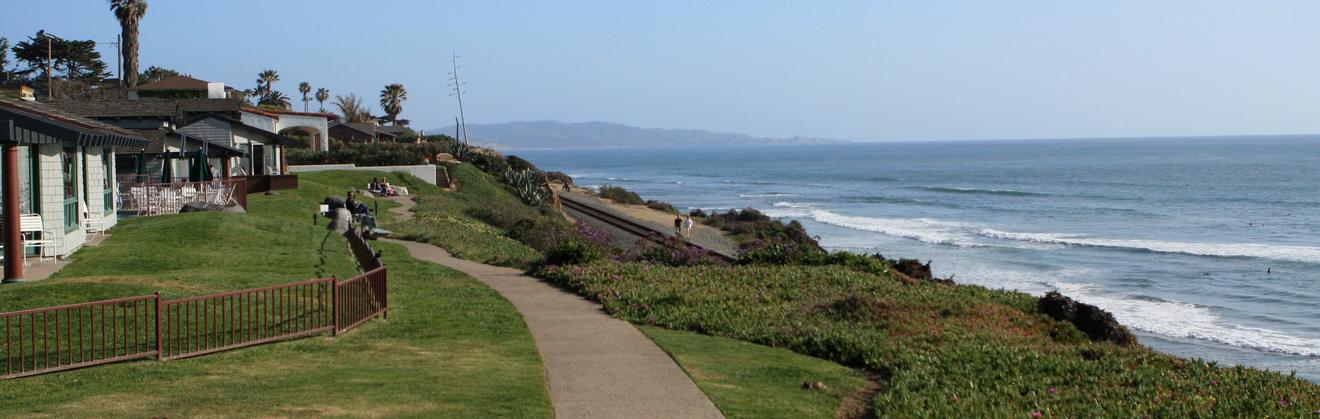 Homes and a walking path on the bluff above the ocean in Del Mar