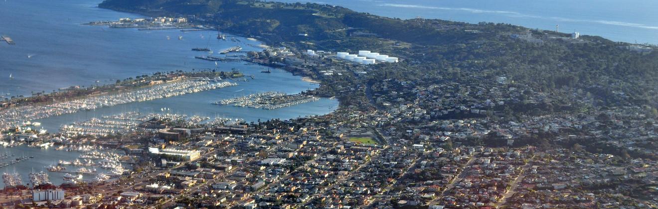 Vista aérea de la península de Point Loma y sus marinas